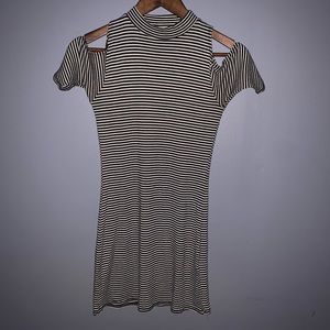 L.A. Hearts Cold Shoulder Dress / Women’s Medium